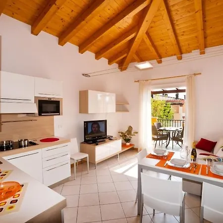 Villaggio Sant'andrea Ξενοδοχείο με διαμερίσματα Καόρλε